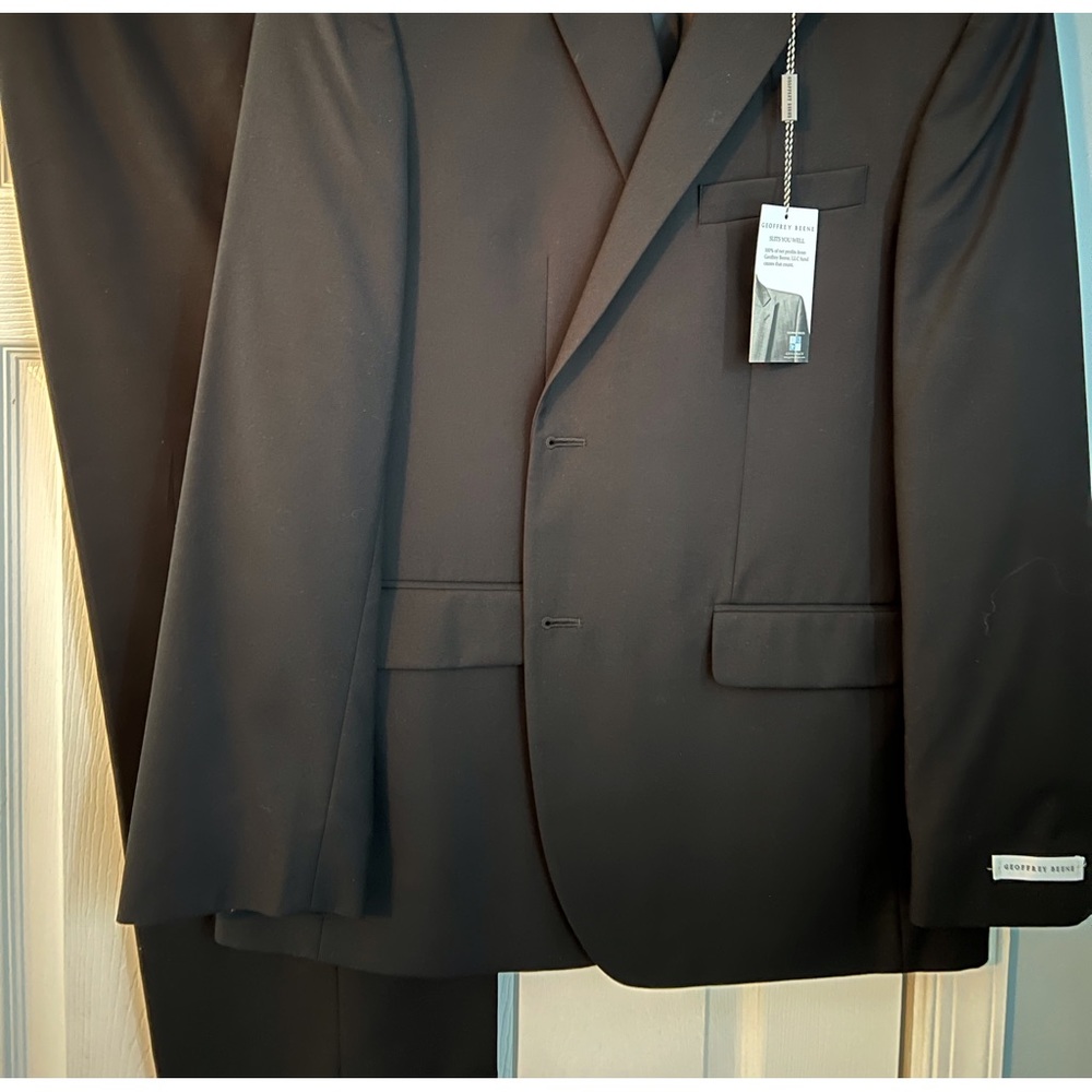 Mens’ Geoffrey Beene suit. New with tags. Color black